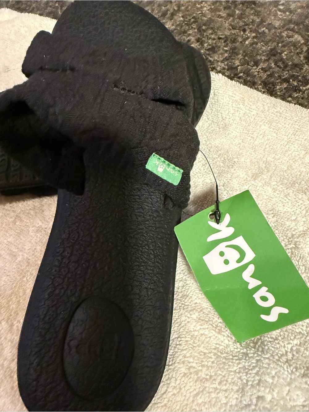 Sanuk Black Slip-On Yoga Mat Sandals with Green Tag